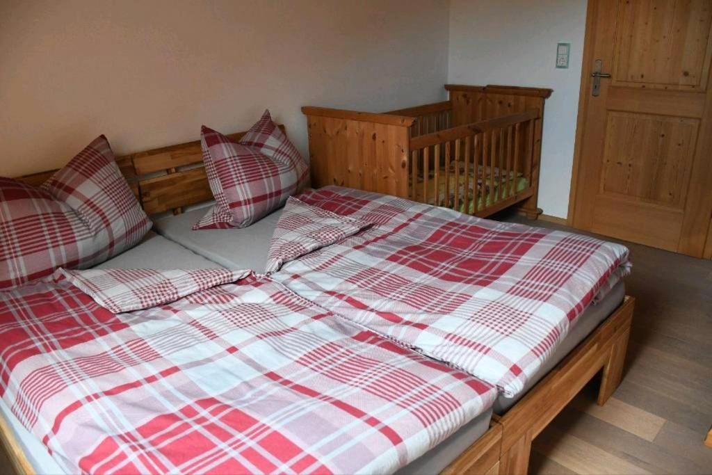 Ferienwohnung Glueck Saaldorf-Surheim Екстериор снимка